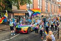 ベントレー、イギリス最大のLGBTQ+のイベントを特別にラッピングされた「コンチネンタルGTC」で祝う