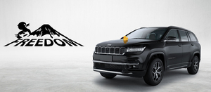 パノラミックサンルーフやJeep Duckトイ、専用デカールなどを特別装備したジープ・コマンダーの限定モデル「フリーダム エディション」が日本デビュー