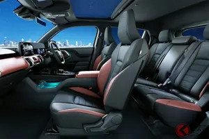 スズキ新型「コンパクトSUV」まもなく発売！ 今なら「87万円オトク」な“4WD仕様”がイイ！ 全長4.3mボディに「ガラスルーフ」など装備充実！ “メーカー初パワーユニット”搭載の「eビターラ」最高級モデルって？