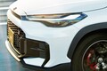 トヨタの新型「“5人乗り”スポーツSUV」がスゴい！ リッター「23キロ」走る“高性能”モデル!? 専用2リッター×スポーツサス採用！ 精悍デザインもカッコいい「カローラクロス GRスポーツ」に注目