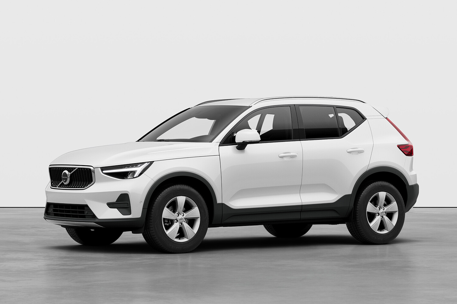 従来モデル比でうれしい50万円安！　ボルボXC40にお手頃価格で安全装備も抑えた「Essential B3」が追加