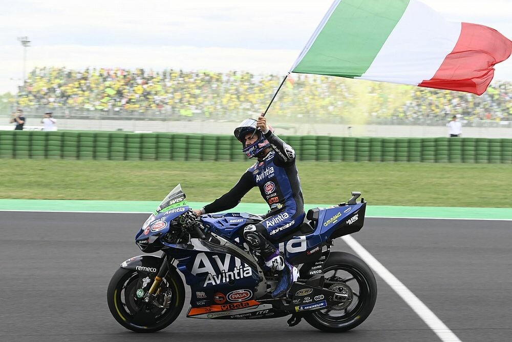 【MotoGP】3位エネア・バスティアニーニ「”MotoGPボス“のマルケスを抜いて表彰台、素晴らしい」｜サンマリノGP