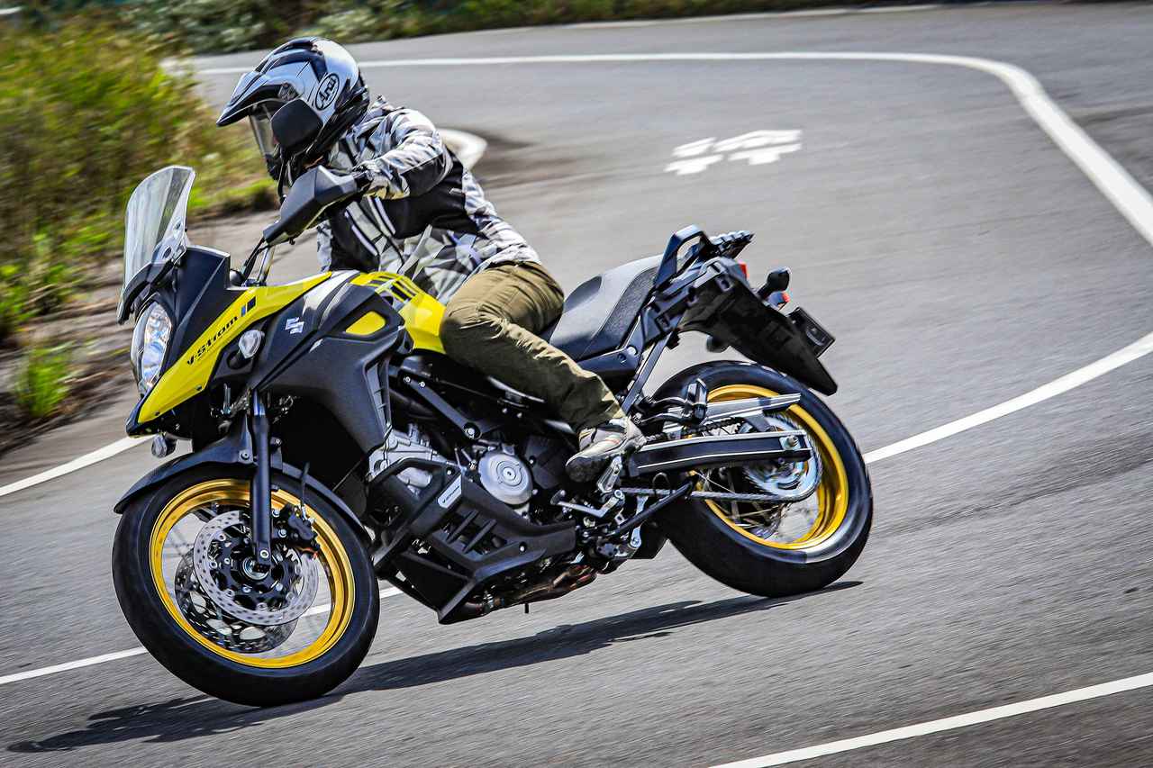 バイクの楽しさに排気量なんて関係ない って思わせてくれるスズキ Vストローム650xt のパーフェクトバランスにベタ惚れ 個人的スズキ最強説 Suzuki V Strom650 Xt 試乗インプレ 街乗り コーナリング編 Webオートバイ 自動車情報サイト 新車 中古車