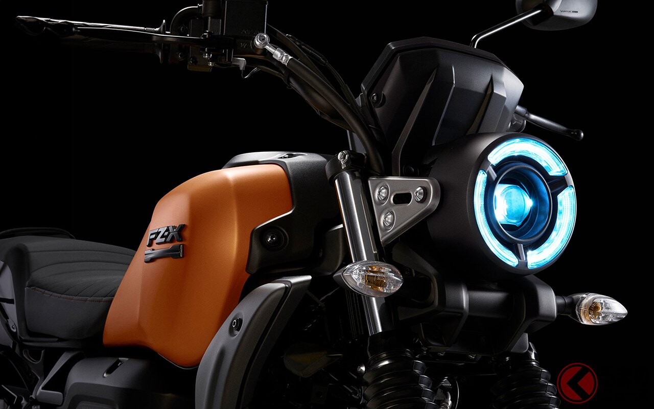 リッター55km走る！ ヤマハ「FZ-X」が話題に！ 「メタルな質感イイね！」「ネオクラっぽくて好き」の声！ ネオレトロな台湾の「軽2輪ネイキッドバイク」に熱視線！