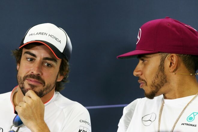 アロンソ、F1でのハミルトンの成功を称賛。噂のフェラーリ移籍についても個人的な意見を述べる