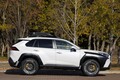 【アドベンチャーだけじゃないよ】なんか近未来な感じもする！　前後オバフェンだけで新型RAV4の標準車をオフ系に！