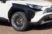 【アドベンチャーだけじゃないよ】なんか近未来な感じもする！　前後オバフェンだけで新型RAV4の標準車をオフ系に！