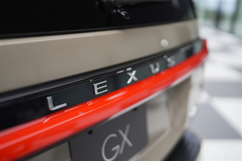 日本導入確定の新型GX、オフの走りもレクサスらしい洗練度。発売は24年夏以降か