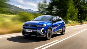 改良された「ルノー キャプチャー」はE-TECHフルハイブリッドにより上級クラスを運転しているような感覚になる