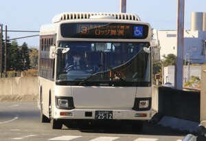 万博会場の人工島「夢洲」から路線バス撤退へ 南港 舞洲のアクセス系統 理由には「工事の本格化」も!?