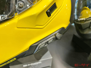 最新インカム「B+COM SX1」はSHOEIのヘルメットと融合!?【モーターサイクルショー2024／サイン・ハウス】  