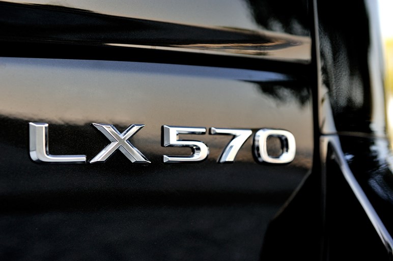 新型レクサスLX、1100万円のプライスタグを掲げる頂点SUVの実力は？