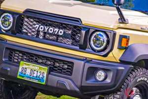 440万円のトヨタ「ランクル“ミニ” !?」に反響多数!? まさかのスズキ製な「“コンパクト”SUV」に「スゲ～」「欲しい」の声集まる！ 丸目×カクカクな旧車デザインの「ジムニーランド 70YO.70」が話題に