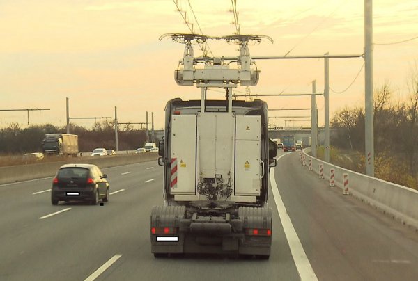 【これトラック? 電車!??】激変する物流の姿 ドイツ最新電動技術に仰天