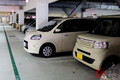 苦手な人が多い「バック駐車」なぜ日本で主流？ 後退で上手に駐車するコツとは