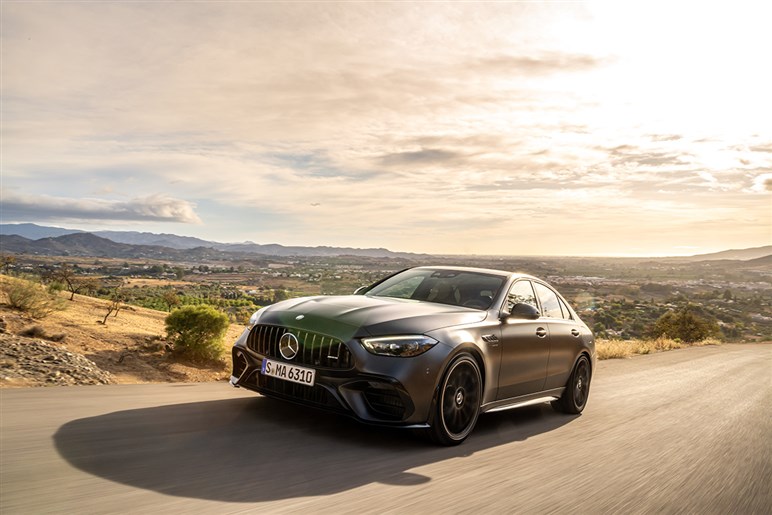 【メルセデスAMGがV8回帰か？】「C63」にフラットプレーンクランクV8の噂、4気筒PHEVはついに終焉へ