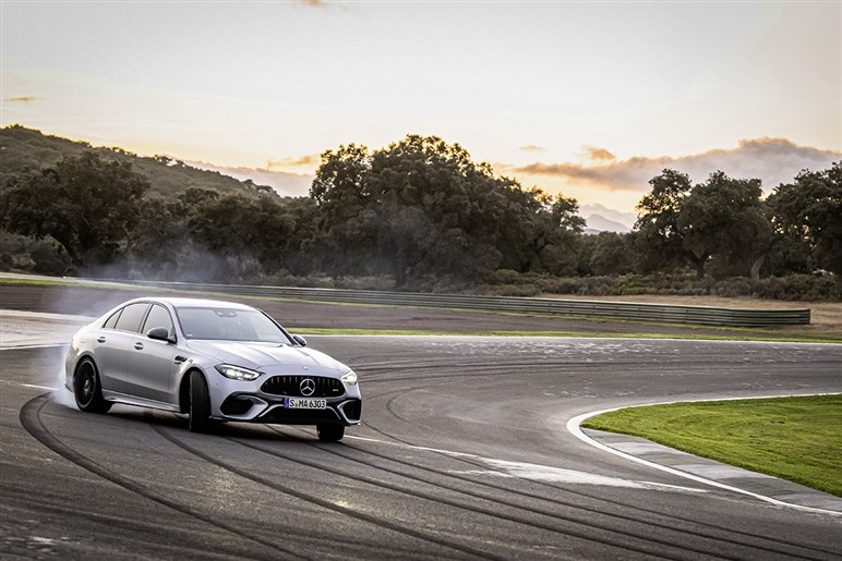 【メルセデスAMGがV8回帰か？】「C63」にフラットプレーンクランクV8の噂、4気筒PHEVはついに終焉へ