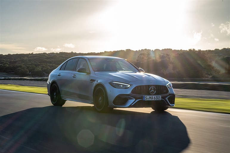 【メルセデスAMGがV8回帰か？】「C63」にフラットプレーンクランクV8の噂、4気筒PHEVはついに終焉へ