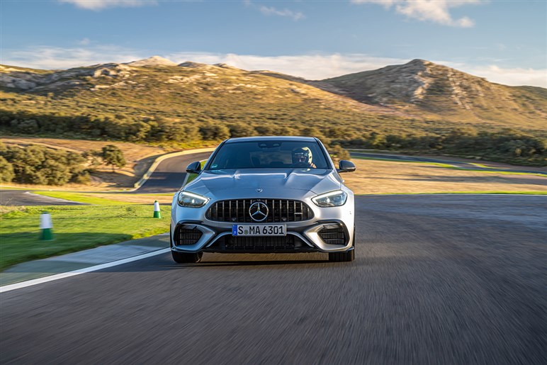 【メルセデスAMGがV8回帰か？】「C63」にフラットプレーンクランクV8の噂、4気筒PHEVはついに終焉へ
