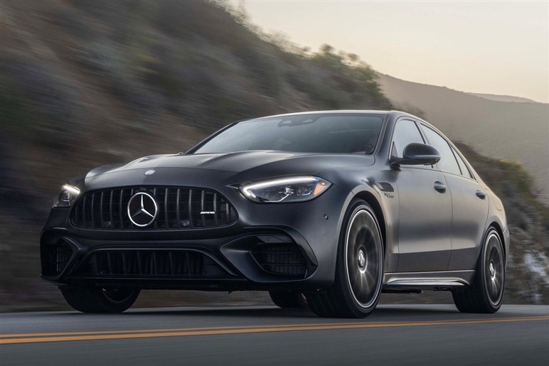 【メルセデスAMGがV8回帰か？】「C63」にフラットプレーンクランクV8の噂、4気筒PHEVはついに終焉へ