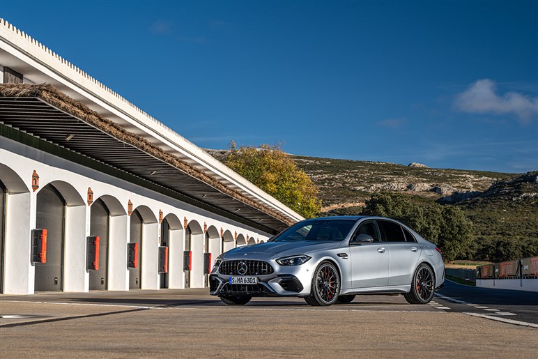 【メルセデスAMGがV8回帰か？】「C63」にフラットプレーンクランクV8の噂、4気筒PHEVはついに終焉へ