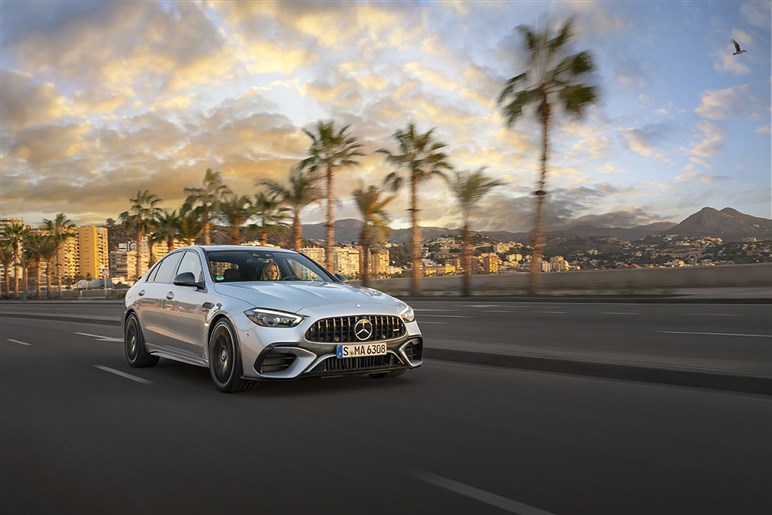 【メルセデスAMGがV8回帰か？】「C63」にフラットプレーンクランクV8の噂、4気筒PHEVはついに終焉へ