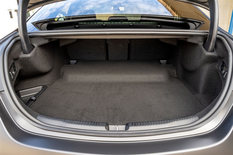 【メルセデスAMGがV8回帰か？】「C63」にフラットプレーンクランクV8の噂、4気筒PHEVはついに終焉へ