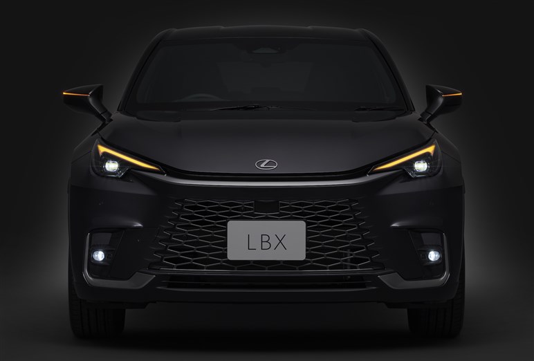 レクサス新型LBX発表！ 460万円～で年末発売。“小さな高級車”をブレイクスルーできるか