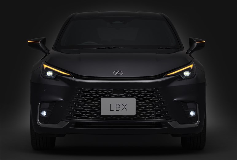 レクサス新型LBX発表！ 460～で年末発売。“小さな高級車”をブレイクスルーできるか