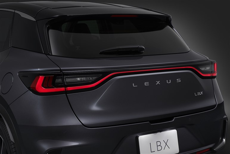 レクサス新型LBX発表！ 460～で年末発売。“小さな高級車”をブレイクスルーできるか