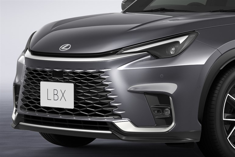 レクサス新型LBX発表！ 460～で年末発売。“小さな高級車”をブレイクスルーできるか