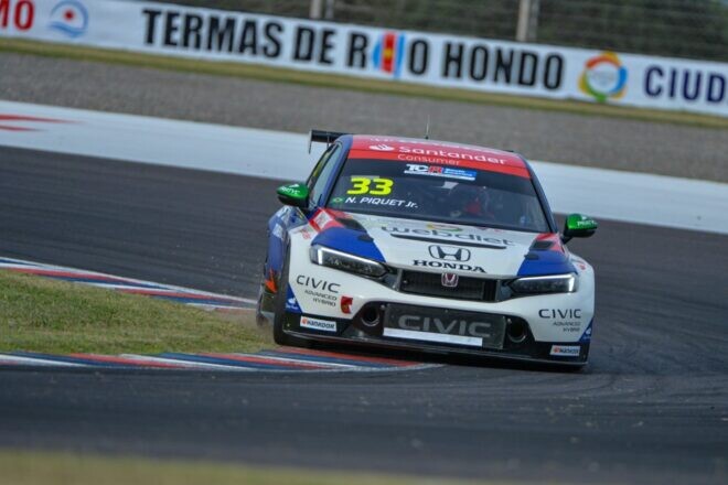 ホンダ陣営のピケJr.がポール奪取も、王者のプジョーと復調リンク＆コーが勝負を制す／TCR南米第4戦
