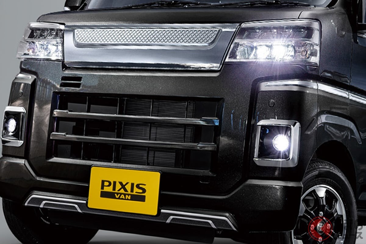 新車110万円から！ トヨタの「すごい軽バン」！ メッキ顔スタイリッシュ仕様!? 車中泊もできる万能車「ピクシスバン」 カスタムがアツかった！
