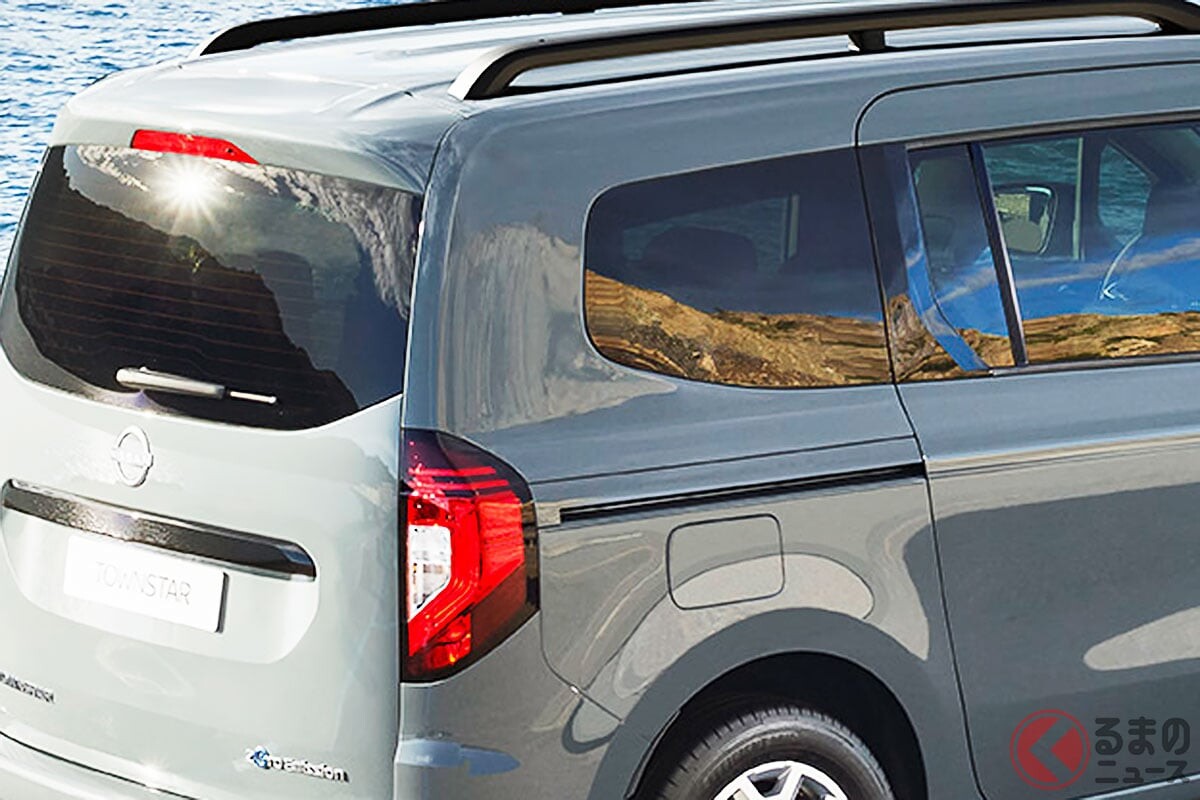 全長4.5m！ 日産の最新「“小型”3列ミニバン」に大注目！ めちゃ便利な「左右スライドドア」採用＆“ちょうどいい”サイズ感がイイ！「ひろ～い」ロング仕様も存在する「タウンスター」欧州モデルとは！