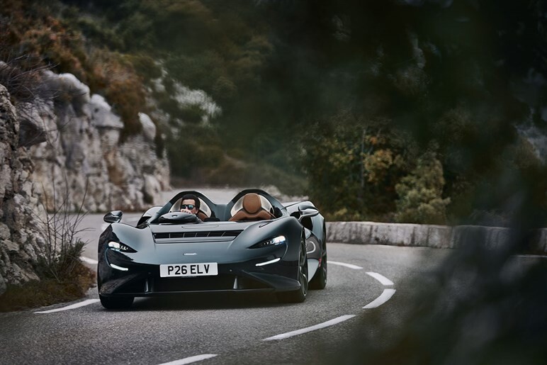 2億円オーバーのスパイダー「マクラーレン エルヴァ」に試乗。高速域よりワインディングロードが楽しい