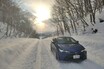横浜ゴム「アイスガードセブン iG70」は、深雪でエッジが効く！雪の高速道路でも、高剛性で安心だ【北海道でスタッドレスタイヤテスト】