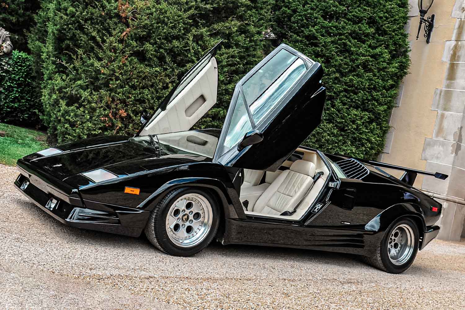 カウンタック の集大成は7000万円 ランボルギーニ時代のパガーニ作 25th アニバーサリー とは Auto Messe Web 自動車情報サイト 新車 中古車 Carview