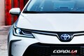 トヨタ「大きいカローラ」実車公開に反響あり！ “約150mm”ながーーいボディに「カッコイイ！」「大きいだけで印象が違う」の声も！「すごい最新ハイブリッド」搭載で日本初公開！