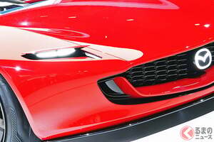 マツダ「2ドア“ロータリー”スポーツカー」どうなる!? 「RX-7後継」感じる「リトラライト」採用！ 全長4.2m級で精悍すぎ“美麗”デザインもカッコいい「アイコニックSP」コンセプト進化版が今秋にも登場か？