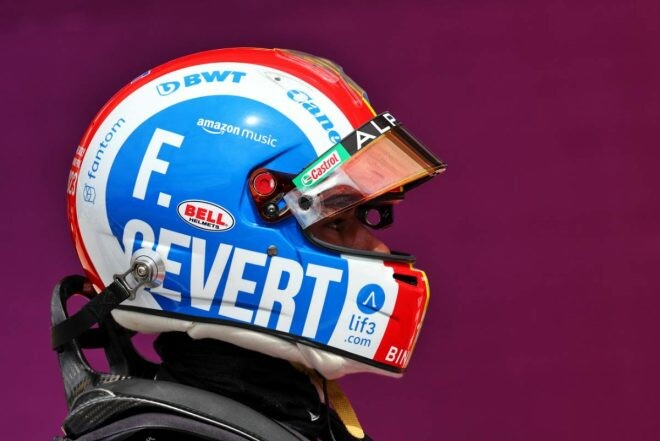 故セベールのトリビュートヘルメットを用意したガスリー。スチュワートの反応に感動／F1第19戦