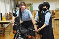 教室にバイク　静岡県の美術系高校生　ホンダ「グロム」のカラーリングでデザイン力を競う