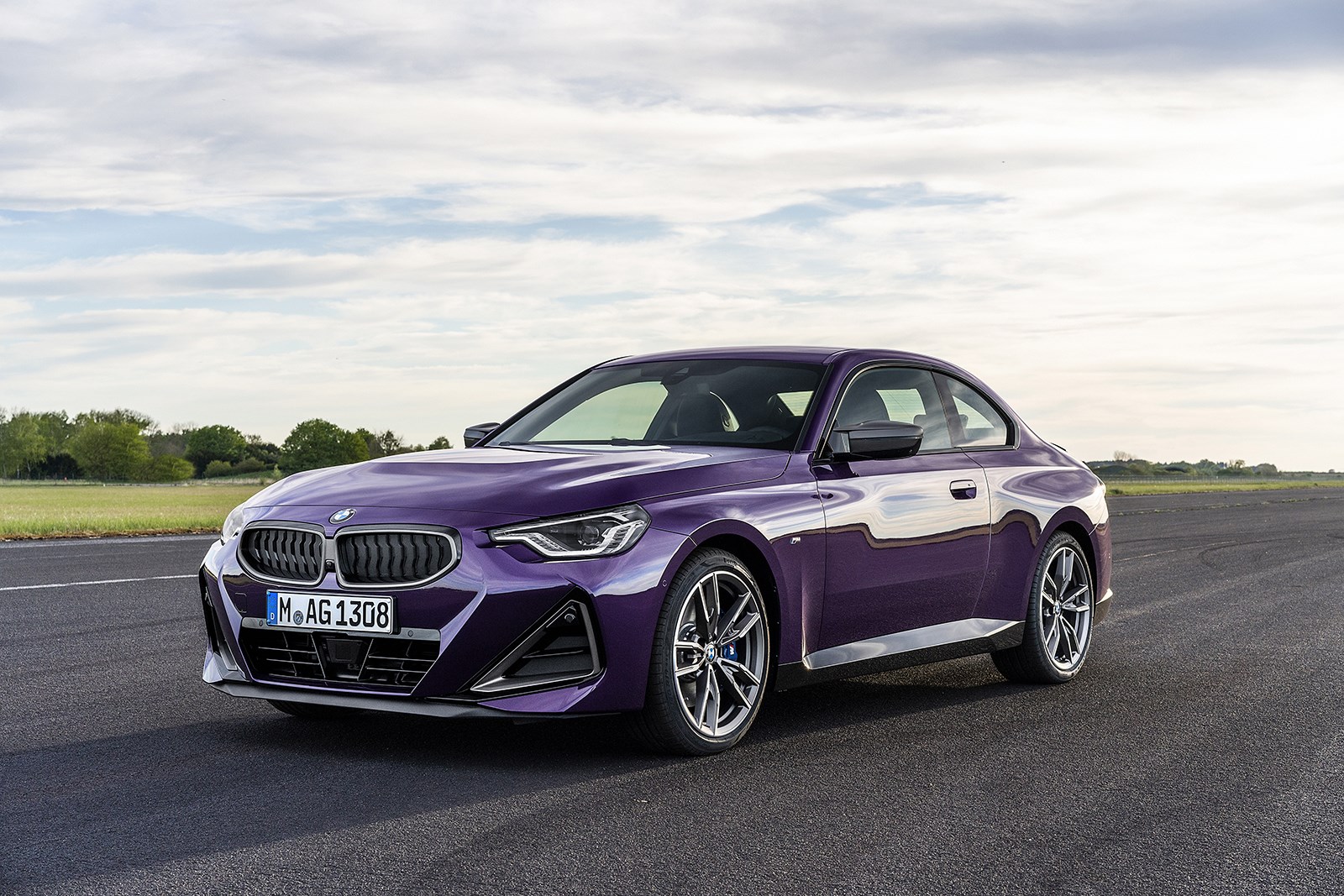イケメン顔で来たぁ 新型bmw2シリーズクーペの横長キドニーグリルにファンも一安心 Carview 自動車情報サイト 新車 中古車 Carview