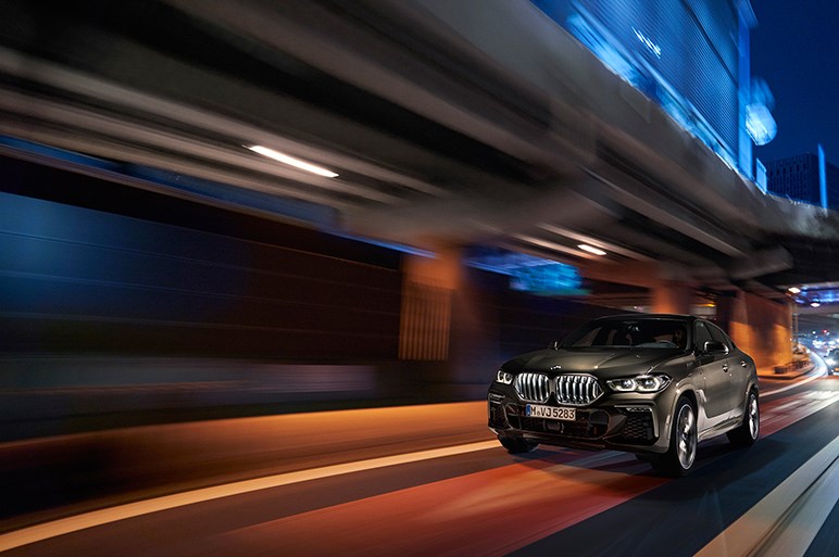 独BMW、新型「X6」を初公開。先代よりロー＆ワイドに進化