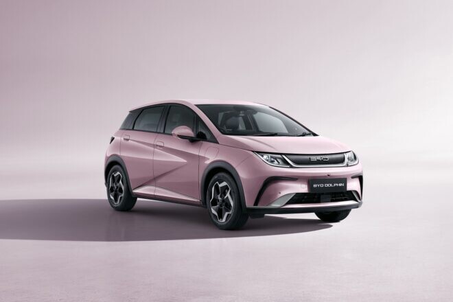 BYD、主力コンパクト『ドルフィン』に創業30周年記念の限定車“グレートフル・ピンク”シリーズを設定