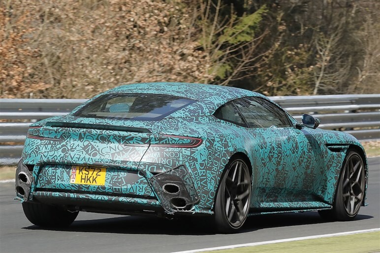 【2026年に登場か】“ハードコア愛好家向け”のアストン「DB12 AMR」をニュルで捕捉　5.2L V12エンジンを搭載か