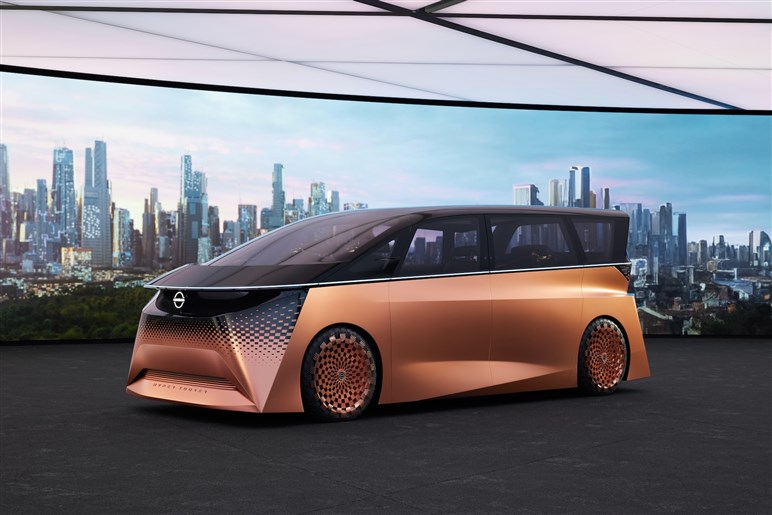 日産が新型「エルグランド」をチラ見せ。第3世代「e-POWER」で走りも燃費も期待大…全貌は25年度末に