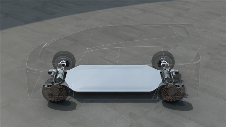 日産が新型「エルグランド」をチラ見せ。第3世代「e-POWER」で走りも燃費も期待大…全貌は25年度末に