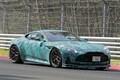 【2026年に登場か】“ハードコア愛好家向け”のアストン「DB12 AMR」をニュルで捕捉　5.2L V12エンジンを搭載か
