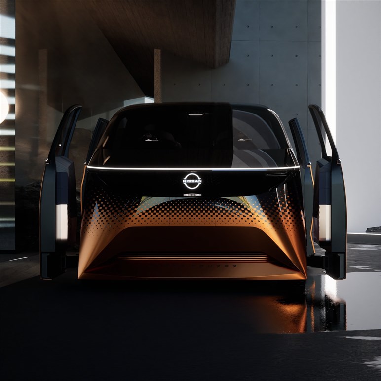 日産が新型「エルグランド」をチラ見せ。第3世代「e-POWER」で走りも燃費も期待大…全貌は25年度末に