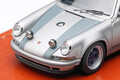 手のひらに乗る「シンガー911」、その作り込みに驚愕！メイクアップの1/64スケール・ハンドメイド・ミニカー【LE VOLANT モデルカー俱楽部】